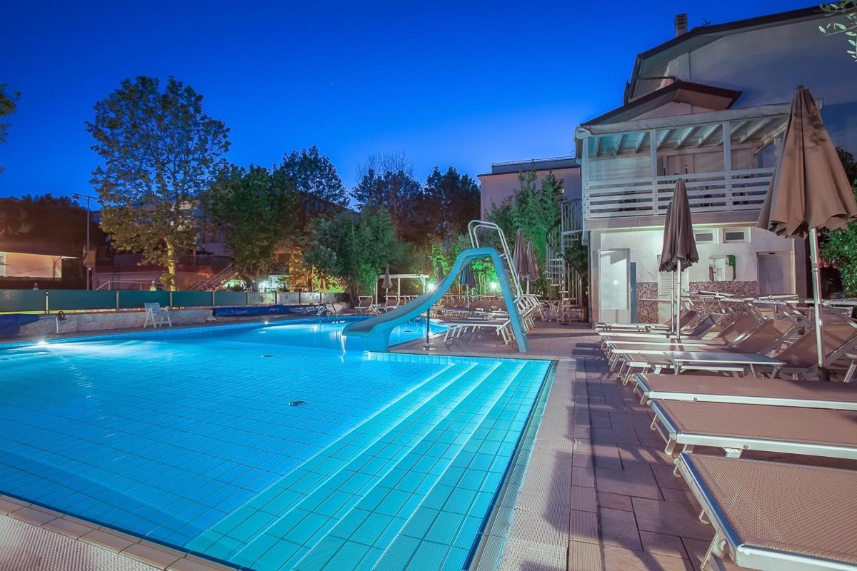 Hotel Giamaika 切塞纳蒂科 外观 照片